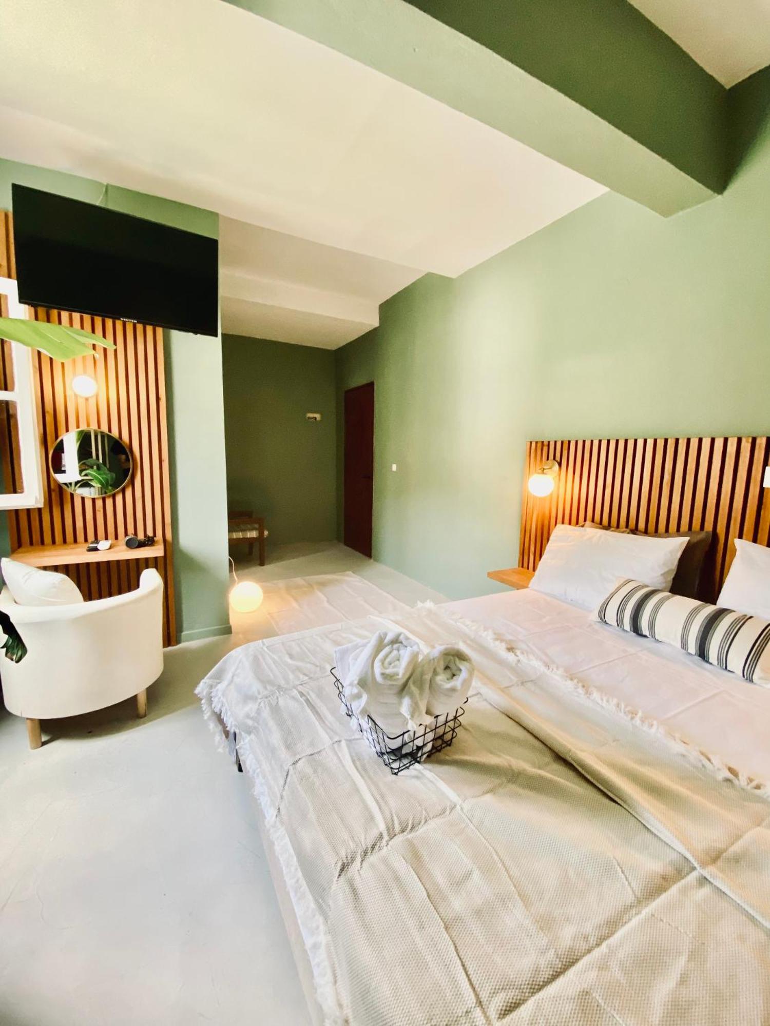Lord Ape Club Guest house *