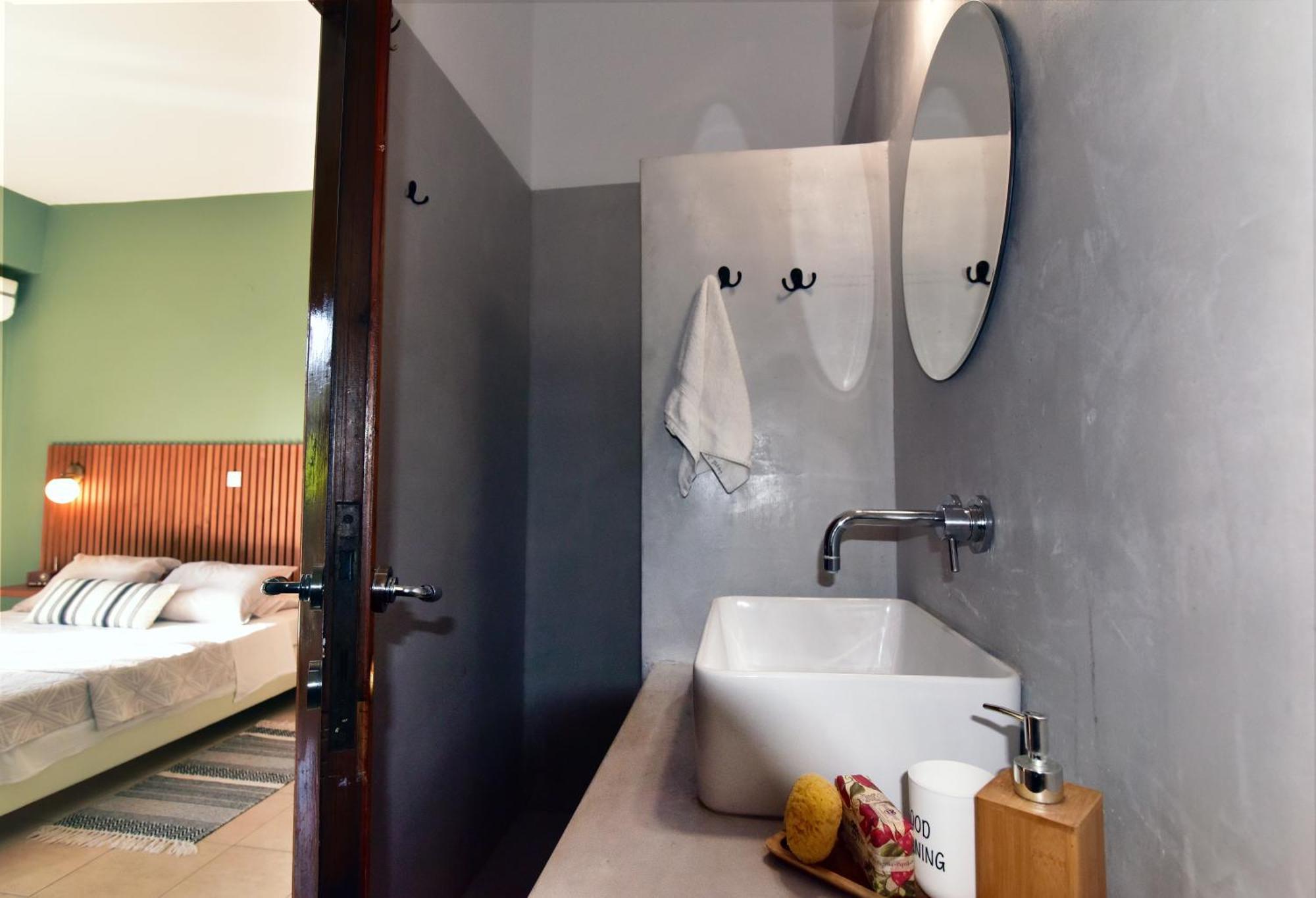 Lord Ape Club Guest house Benitses (Corfu)